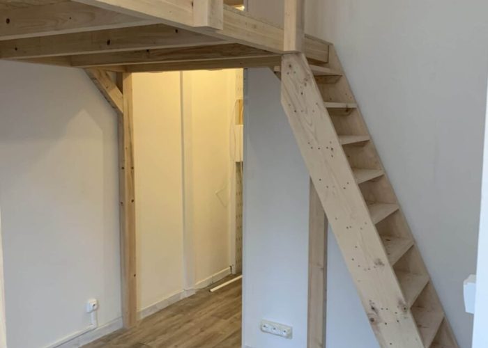 mezzanine et escalider en bois C2C Charpentier couvreur zingueur lyon